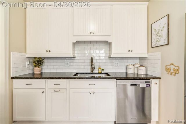 48132 Colony Farm Circle, Plymouth, MI 48170