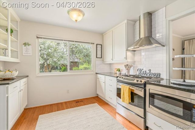 48132 Colony Farm Circle, Plymouth, MI 48170