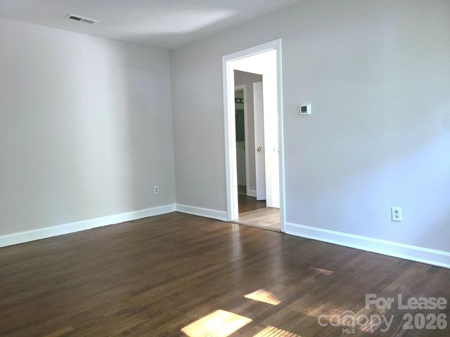 956 S Hoskins Road, Charlotte, NC 28208