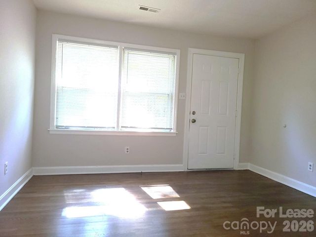 956 S Hoskins Road, Charlotte, NC 28208