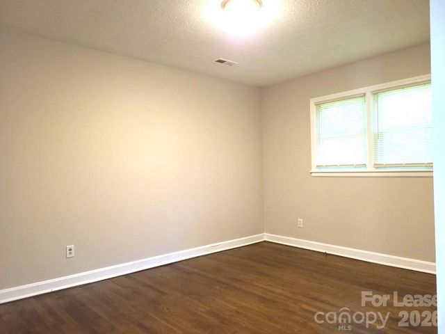 956 S Hoskins Road, Charlotte, NC 28208