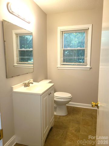 956 S Hoskins Road, Charlotte, NC 28208