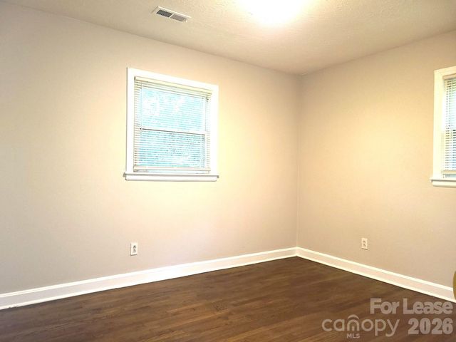 956 S Hoskins Road, Charlotte, NC 28208