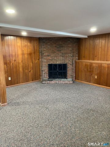 32 Lexington Circle, Newington, CT 06111