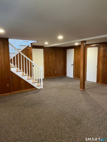 32 Lexington Circle, Newington, CT 06111