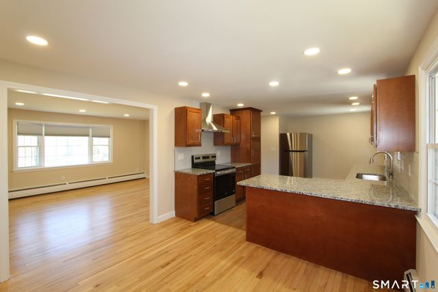 32 Lexington Circle, Newington, CT 06111
