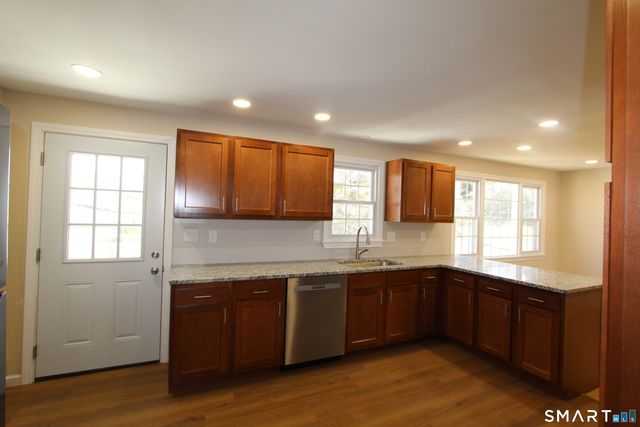 32 Lexington Circle, Newington, CT 06111