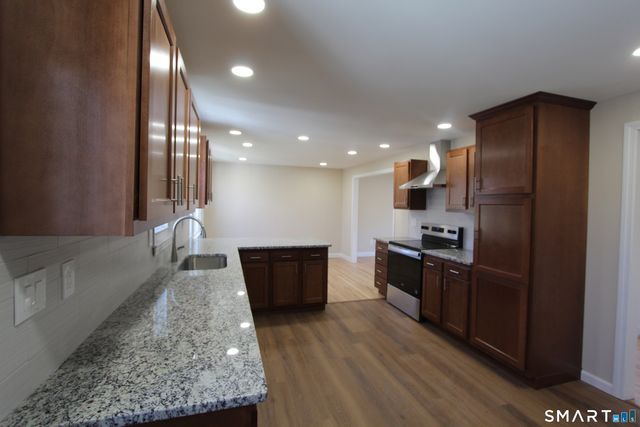 32 Lexington Circle, Newington, CT 06111