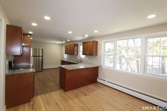 32 Lexington Circle, Newington, CT 06111