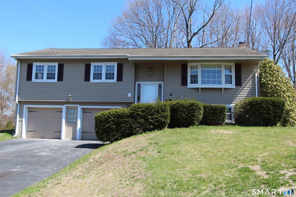 32 Lexington Circle, Newington, CT 06111