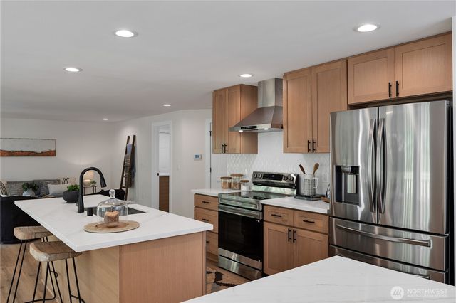 9008 Dana Drive NW, Gig Harbor, WA 98332
