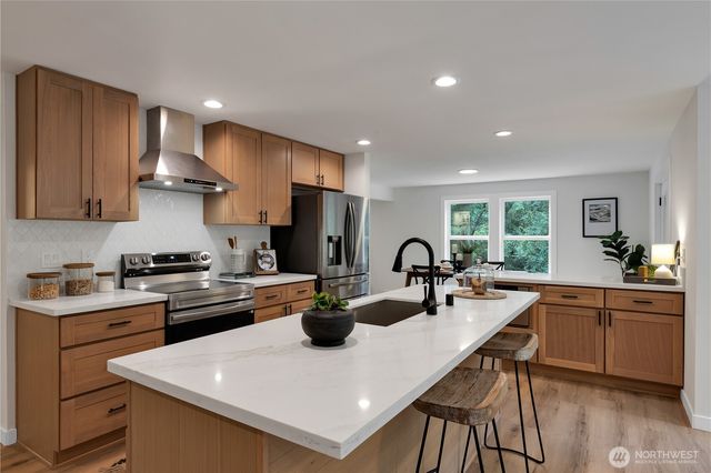 9008 Dana Drive NW, Gig Harbor, WA 98332