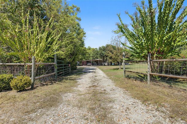 26 Spring Creek Circle A, Huntsville, TX 77320