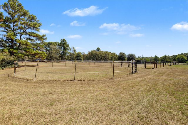 26 Spring Creek Circle A, Huntsville, TX 77320