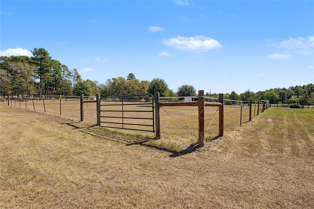 26 Spring Creek Circle A, Huntsville, TX 77320