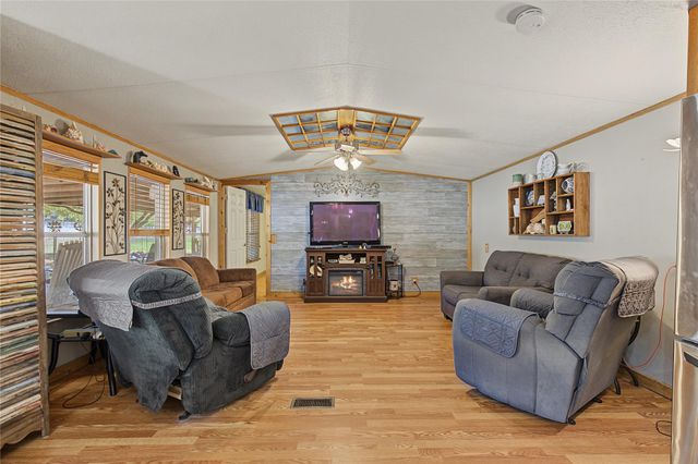 26 Spring Creek Circle A, Huntsville, TX 77320