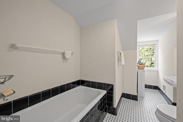 1740 LENAPE RD, West Chester, PA 19382