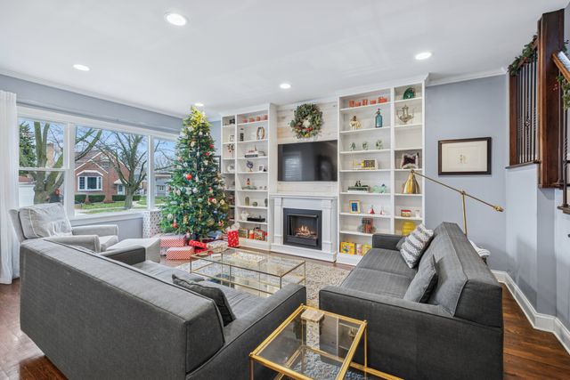 6251 W Patterson Avenue, Chicago, IL 60634