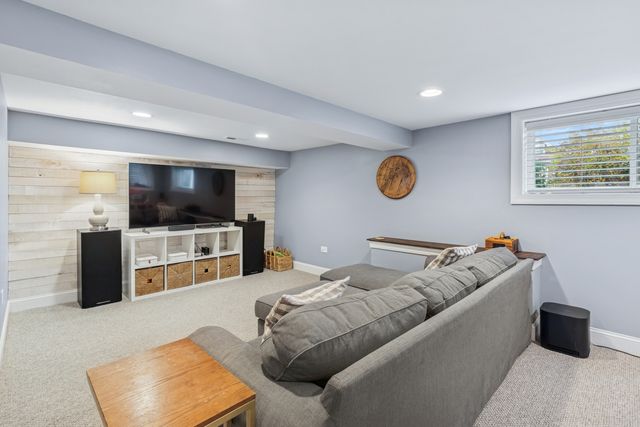 6251 W Patterson Avenue, Chicago, IL 60634