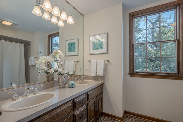 5N662 Forest Glen Lane, St. Charles, IL 60175