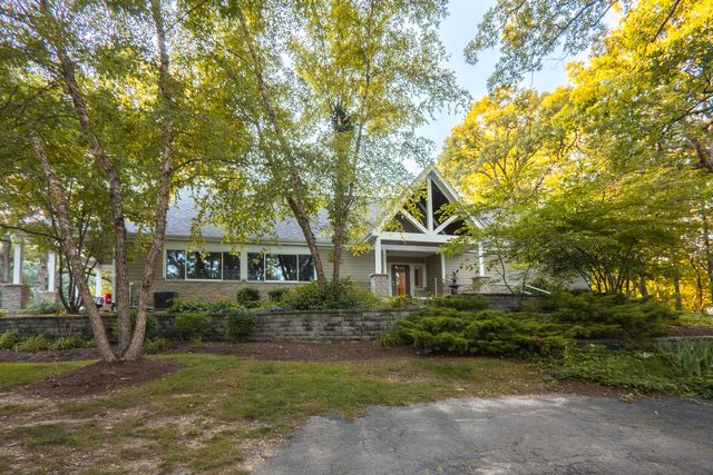 5N662 Forest Glen Lane, St. Charles, IL 60175