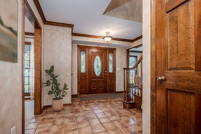5N662 Forest Glen Lane, St. Charles, IL 60175