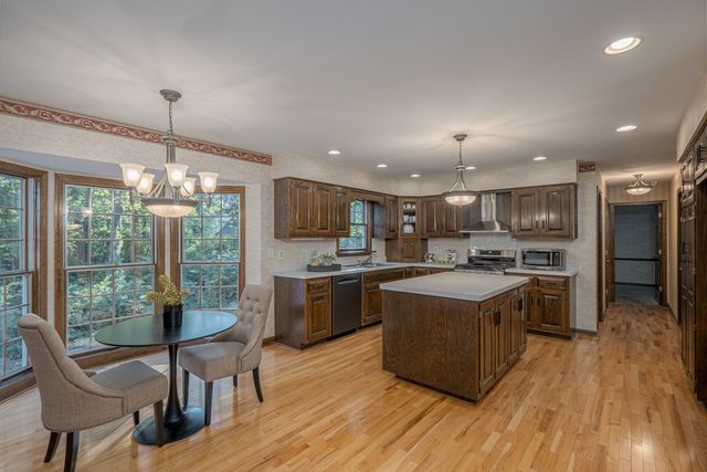 5N662 Forest Glen Lane, St. Charles, IL 60175