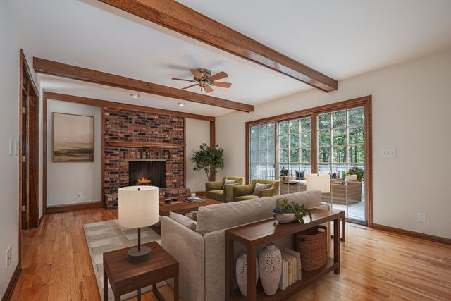 5N662 Forest Glen Lane, St. Charles, IL 60175