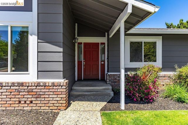 608 W Myrick Ct, Clayton, CA 94517
