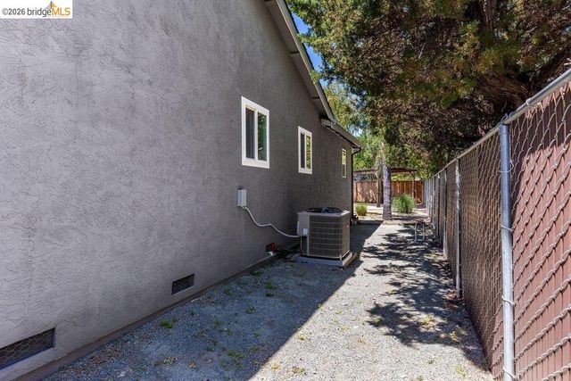 608 W Myrick Ct, Clayton, CA 94517