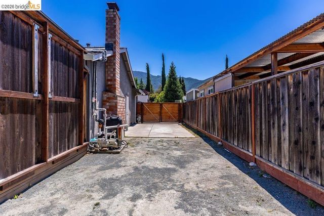 608 W Myrick Ct, Clayton, CA 94517