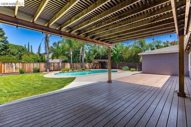 608 W Myrick Ct, Clayton, CA 94517