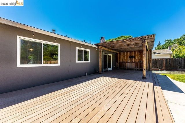 608 W Myrick Ct, Clayton, CA 94517