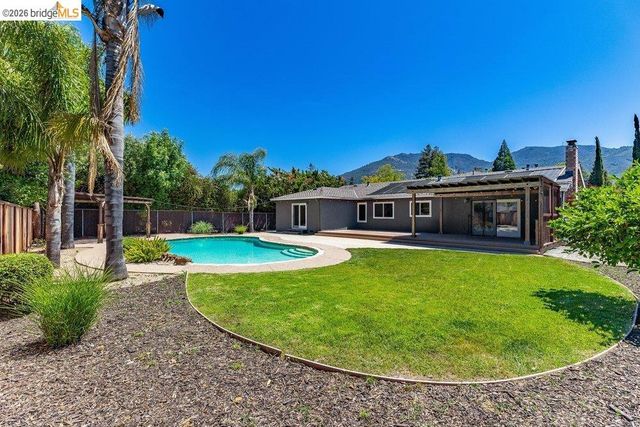 608 W Myrick Ct, Clayton, CA 94517