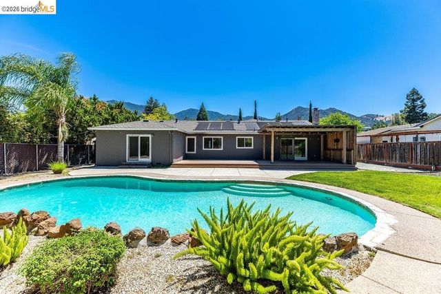 608 W Myrick Ct, Clayton, CA 94517