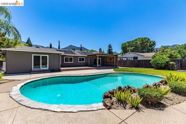 608 W Myrick Ct, Clayton, CA 94517