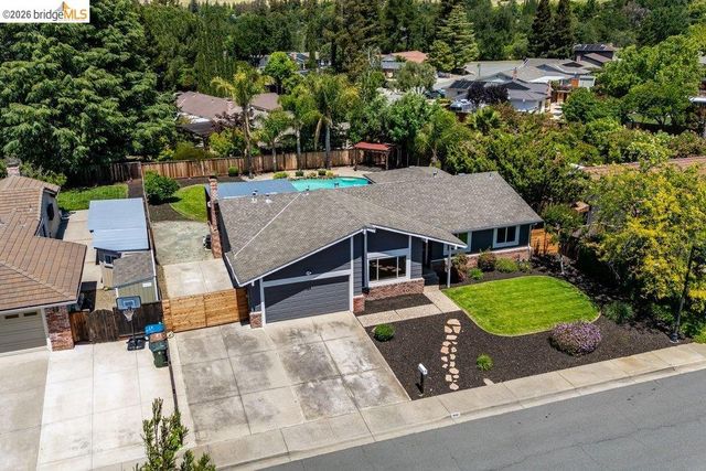 608 W Myrick Ct, Clayton, CA 94517