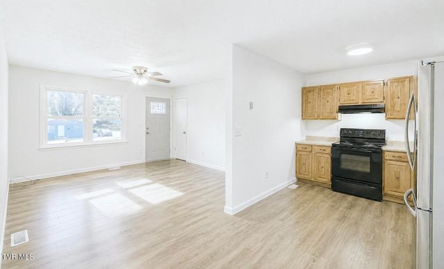 728 South Lynn Avenue, Elizabethton, TN 37643