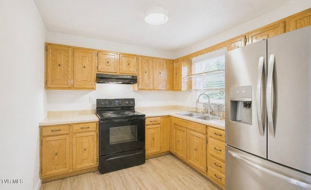 728 South Lynn Avenue, Elizabethton, TN 37643