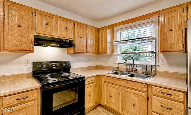 728 South Lynn Avenue, Elizabethton, TN 37643