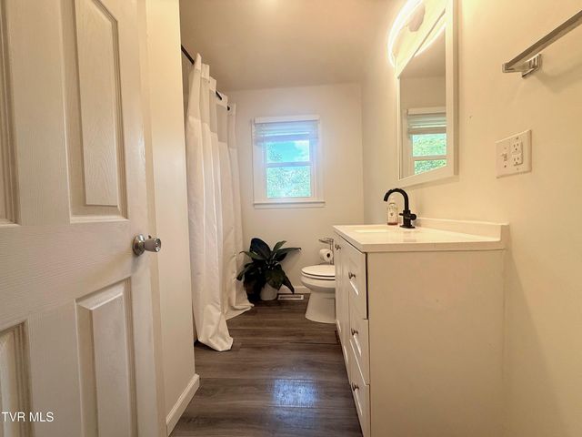 728 South Lynn Avenue, Elizabethton, TN 37643