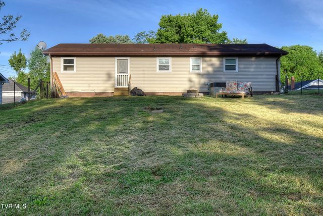 728 South Lynn Avenue, Elizabethton, TN 37643