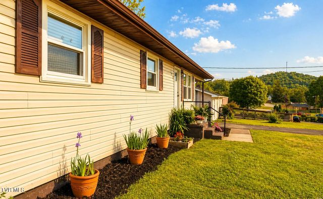 728 South Lynn Avenue, Elizabethton, TN 37643