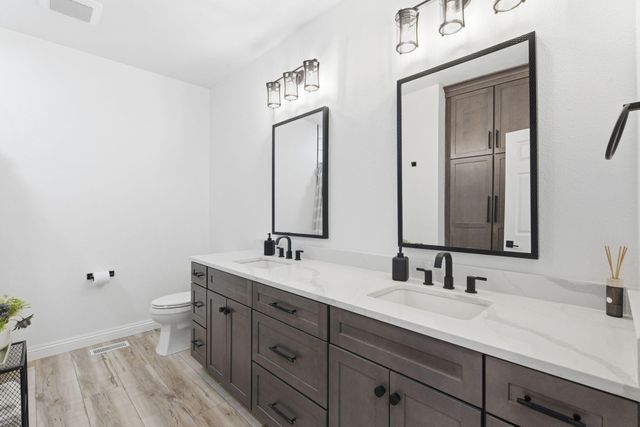 5267 W Nokes Lane, Brookline, MO 65619