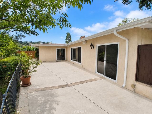 1005 Stradella, Los Angeles, CA 90077