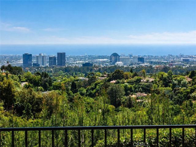 1005 Stradella, Los Angeles, CA 90077