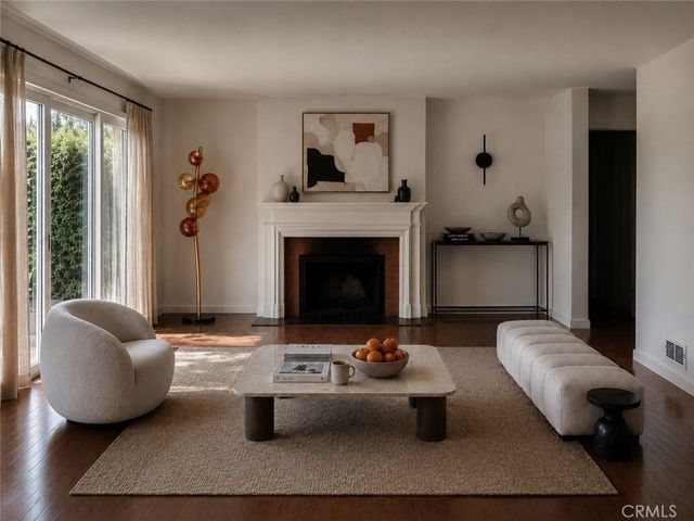 1005 Stradella, Los Angeles, CA 90077