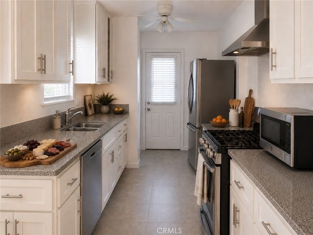 1005 Stradella, Los Angeles, CA 90077