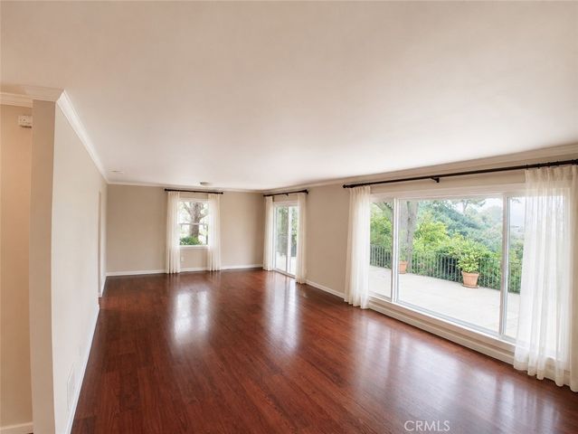 1005 Stradella, Los Angeles, CA 90077