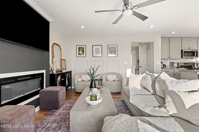 426 Birchwood Dr, Shepherdsville, KY 40165